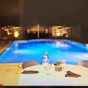 Hotel Sous Les Pins, Étoile-sur-Rhône